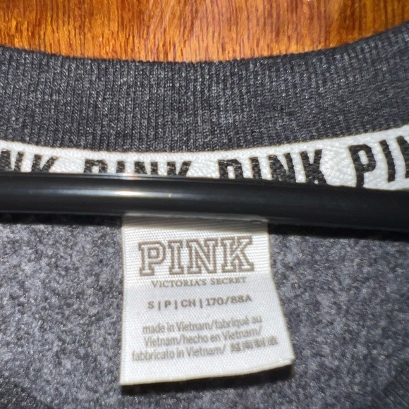 Two Toned Crewneck - Picture 3 of 4